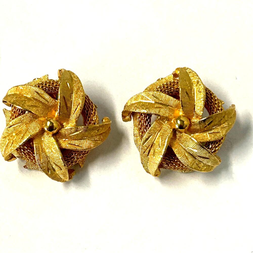 Vintage‎ Kramer Brushed Gold Toned Flower Clip On Earrings